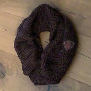 UGG Australia brown infinity scarf.  80% wool, 20% Nylon.  Never worn.